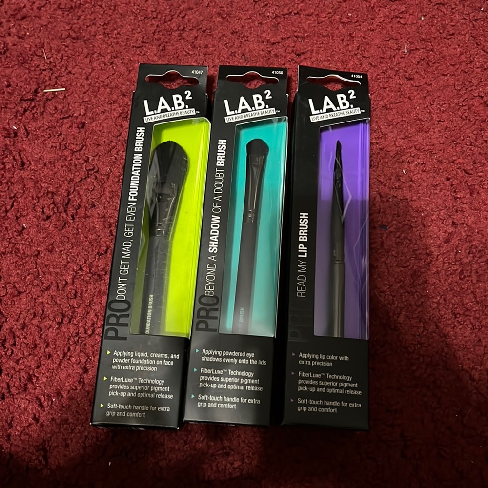 L.A.B. 2 Foundation, Lip and Shadow Brush